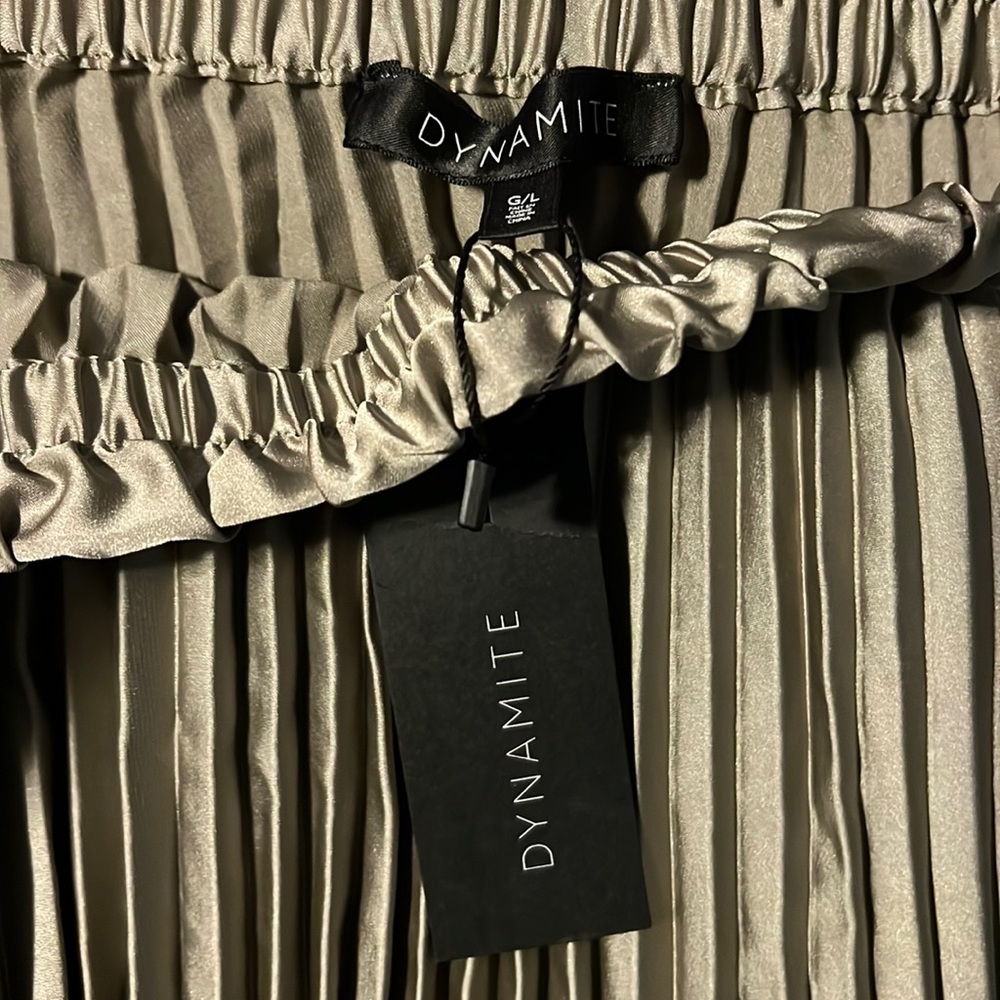 Dynamite- Pleated skirt